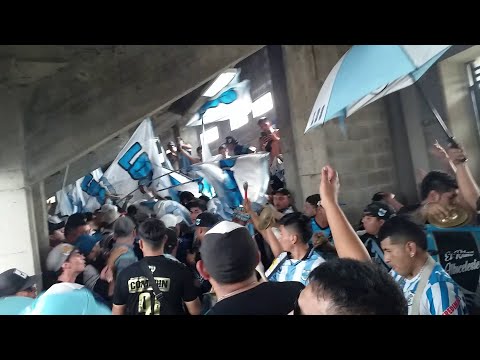 "La hinchada de Gimnasia de Jujuy entrando a la tribuna | Los De Siempre" Barra: La Banda de la Flaca &bull; Club: Gimnasia y Esgrima Jujuy
