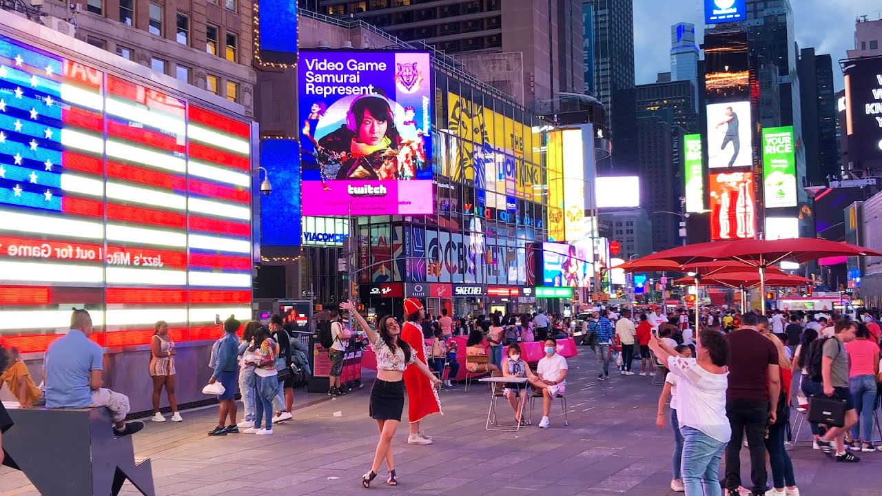 Immersive street-level walking tour through Washington DC National Mall, United States, showcasing authentic urban landscapes, local architecture, and the vibrant atmosphere of the city's neighborhoods