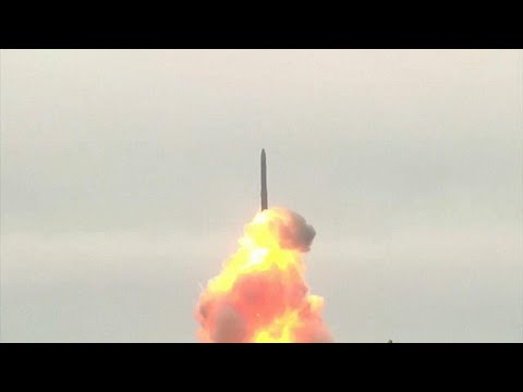 شاهد روسيا تطلق صاروخا باليستيا عابرا للقارات