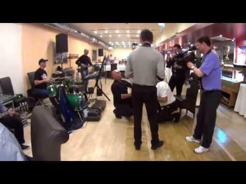 Živa Dinulović na kolenima! (Skrivena kamera u Beču)