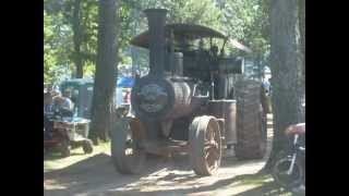 preview picture of video 'Reeves Steam Engine making its way through the trees at Baraboo Wisconsin.'