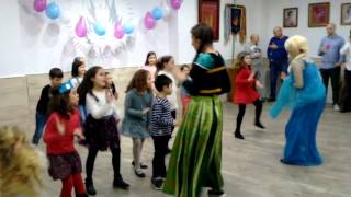 Elsa y Anna en el cumple de Alba