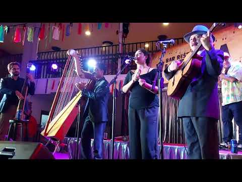 Dúo Constanzo Molina, Gonzalo Gómez en el bajo. Invitada Gabriela Contreras. Bar Victoria 8-5-22