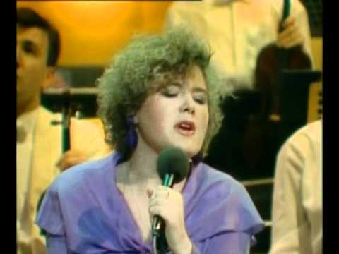 Phil Coulter feat. Maura O'Connell - The Water Is Wide