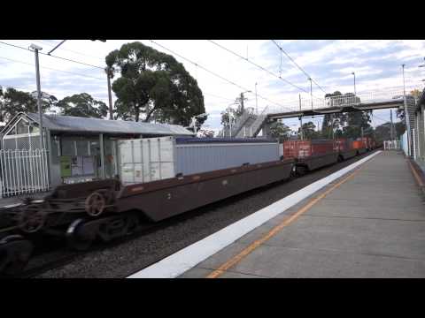 NR41 leads two 93 class locos on 7BM2 - 8/2/15