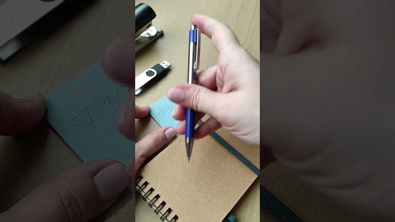 Pix cu mecanism Zebra, F301, 0.7 mm, corp rosu, scriere albastra