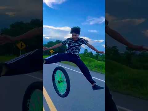 me pegó los cuernos🤣#stunt #bikeshorts #running