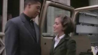 Extrait VF : Piper discute avec le pr�tre de sorci�res.