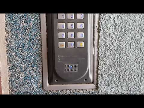 URBAN PRIMA APRILIS SKURWYSYNY PRZEZ DOMOFON!