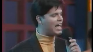 Rey Ruiz y su DEBUT En Sabado Gigante(1993) &quot; Si me das un Beso &quot; (((STEREO)))
