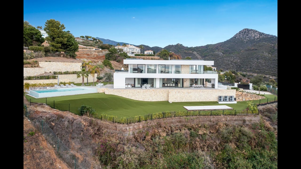 Stunning Hillside Villa with Exceptional Design and Views for Sale in Monte Mayor, Benahavis