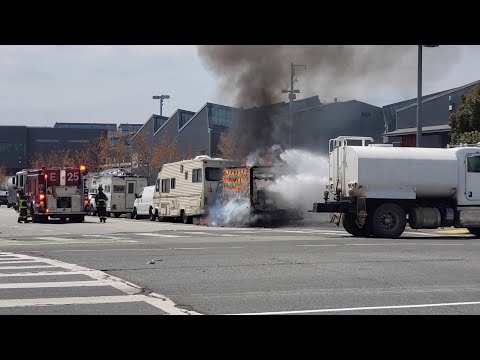 Mystery water truck helps SFFD extinguish box van fire