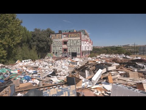 The 'ghost brothel' of Navalcarnero, transformed into a dangerous illegal dumping ground