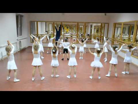 Танец 'Доброе утро, мамочка'. Младшая группа театра танца Дикси, Великий Новгород