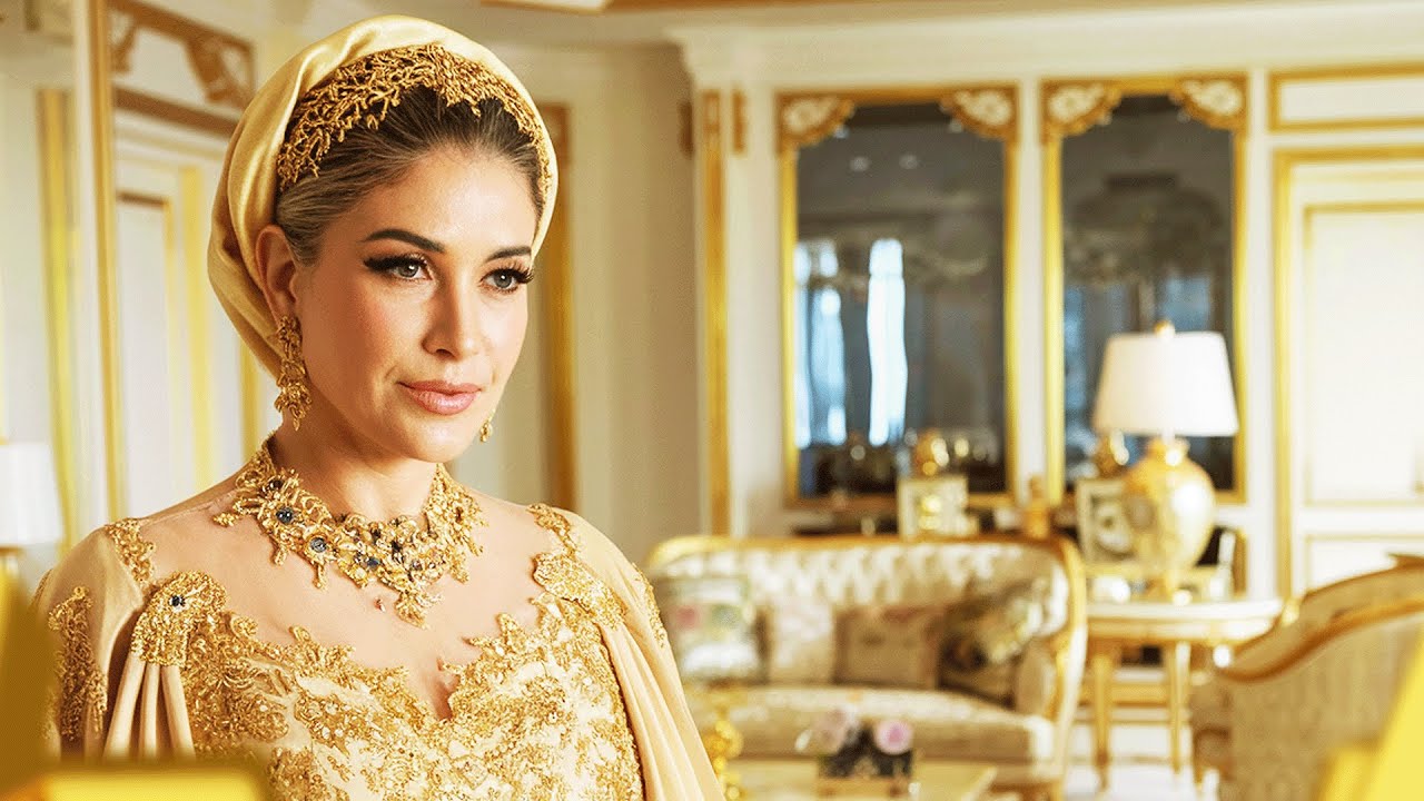 Royal Life of Dubai's Richest Queen