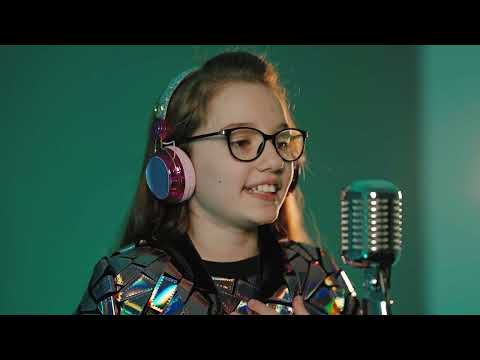 Sofia Cenan - Rock in roz | Videoclip