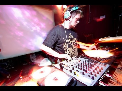 FLUX PAVILION LIVE DUBSTEP!!
