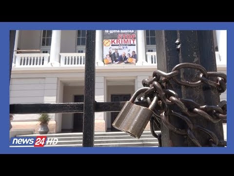 Pas Kishave, politika prek edhe teatrin, Shllaku: Ky është turp i madh