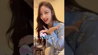 【TikTok】ノーブラパジャマ姿の美人