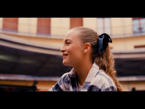 Carmen Ferre - Volver (Videoclip Oficial)