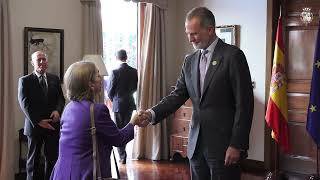 S.M. el Rey mantiene un encuentro con una representación de la colectividad española