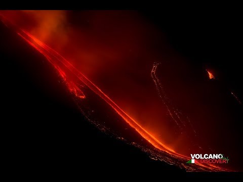 Etna erupts on Christmas Eve 2018: huge lava flow travels into Valle del Bove