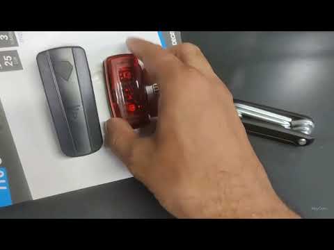 🔋 How to Change Batteries 🔋 ST 110 Cycle Light 💡🚴‍♀️ #decathlon #cycling #cyclelight