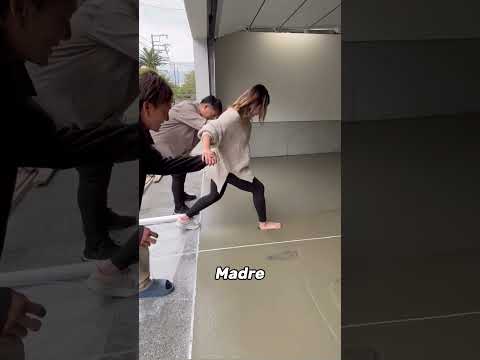 Volevano immortalare un ricordo di famiglia, ma il cane ha rubato la scena 🐾❤️