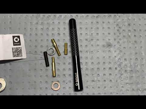 Replacing the antenna/antenna base on a Smart fortwo 451