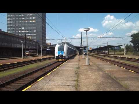 Příjezd vlaku Os 6814 (ČD 440.005) - Most, 10. 7. 2013