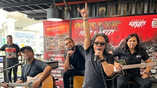 Download lagu Barbarik - Biru Mata Hitamku live at KL Garage mp3