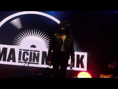 Sky Ferreira - Boys Fail Live at Istanbul