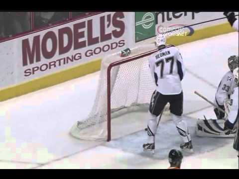 Scott Hartnell scores vs the Lightning - 11-18-10