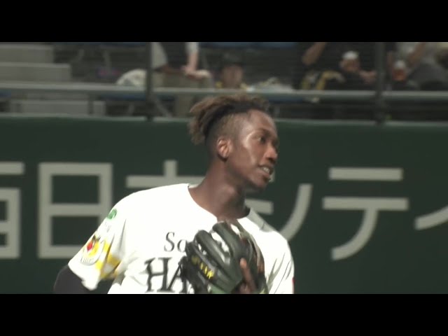 【ファーム】ショートの見せ場!! ホークス・イヒネイツア 素早い握りかえでアウトに!! 2025年9月20日 福岡ソフトバンクホークス 対 阪神タイガース