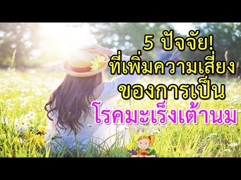 ลูกไม้บนหน้าอกเล็ก ๆ น้อย ๆ เปลือยบนชายหาดหัวนมเล็ก ๆ