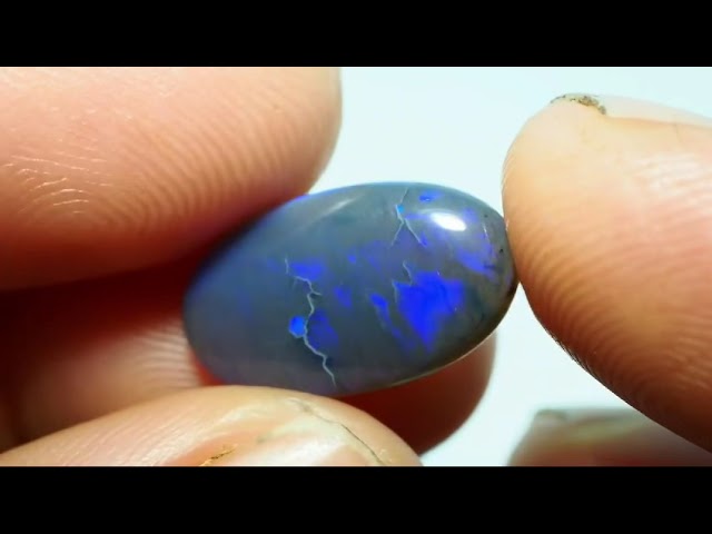 اوبال استرالي  اسود (طبيعي) 4.5 قيراط