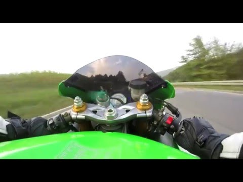 CLOSE CALL!!! Kawasaki ZX6R & ZX10R
