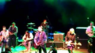 Shanne Bradley & The Men They Couldn't Hang .