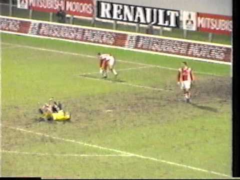 Antwerp-STVV 0-4 uit 97-98 en even nadien Hulshoff ontslagen