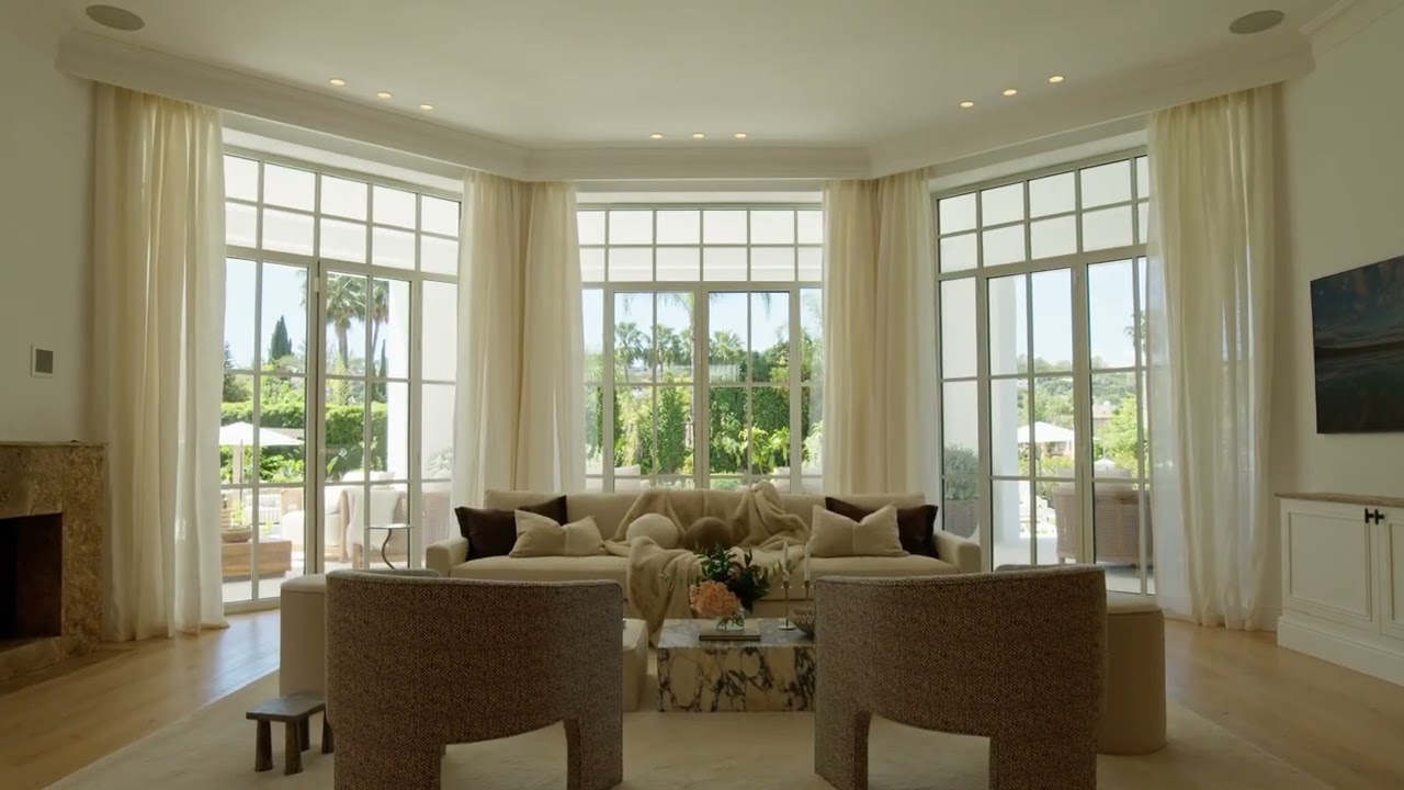 Elegant 5 Bed Villa with Luxury Amenities for Sale in Nueva Andalucía