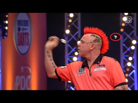 Peter Wright und die Darts-Motte von Gelsenkirchen | German Darts Masters | Viral | DAZN Darts