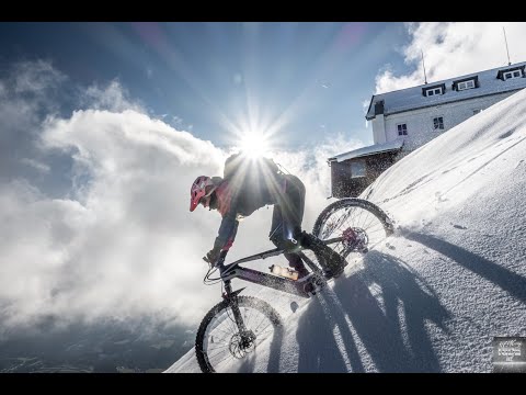 EPIC RIDE INC. - FIRST SNOW BIKE DAY - KITZBÜHELER ALPEN - BIKE POWDER RUN - FUNNY DAY