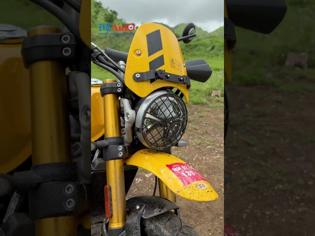 A quick look at what’s new on the Triumph Scrambler 400 XC over the standard Scrambler 400 X