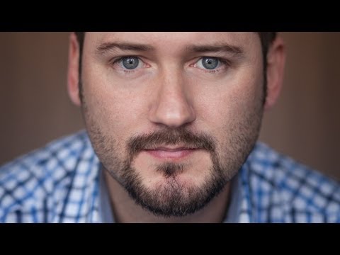 Portraits mit natürlichem Licht erstellen (in Räumlichkeiten)