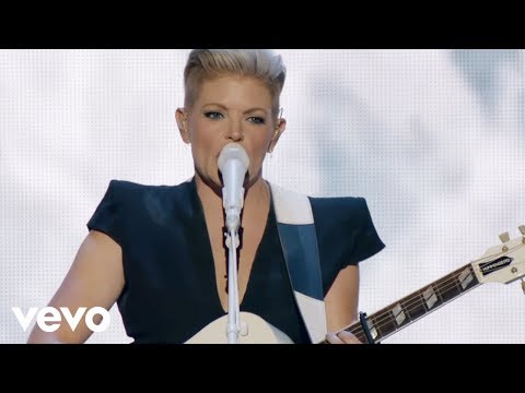 The Chicks - Easy Silence (Live from MMXVI Tour)