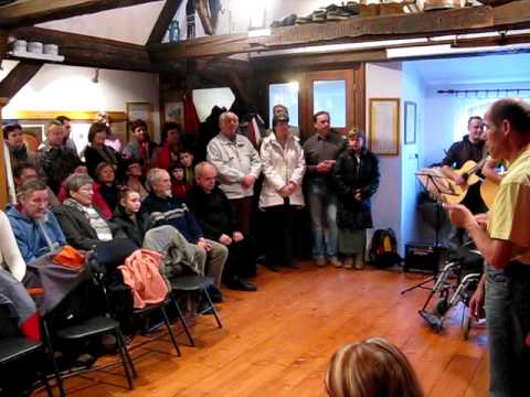 BARBUŠÁCI z Domova pod hradem Žampach - Stojí hruška v širém poli