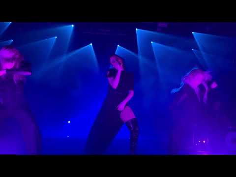 2019.11.21 - Banks - Contaminated @ Le Trianon - Paris