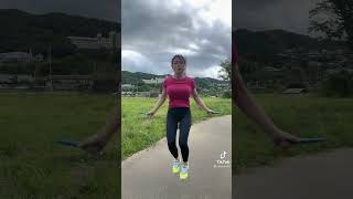 【TikTokまとめ】縄跳びの上手さより胸の揺れが気になる