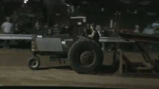 preview picture of video 'Oliver Super 88 Diesel Tractor Pull'