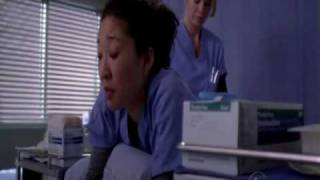 Scène drôle entre Cristina, Meredith, Alex et Lexie